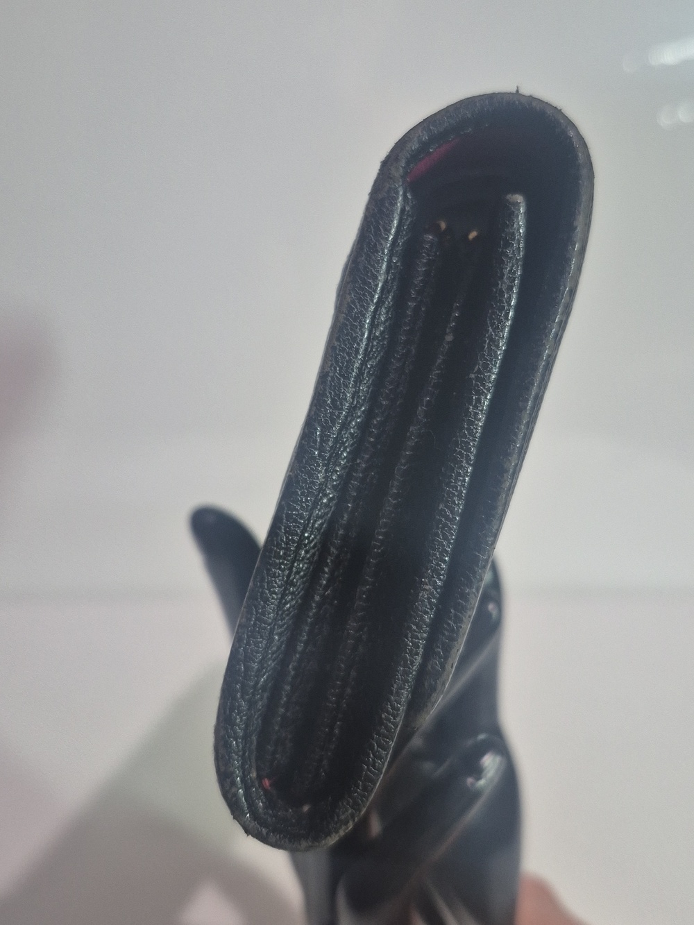 Black leather Loewe bi-fold long wallet with anagram logo. - Picture 3 of 11